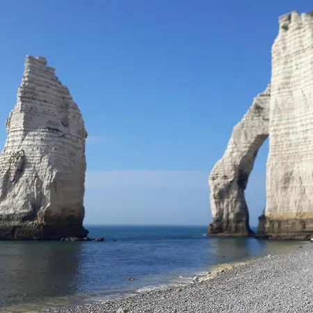 Mp- En Famille Ou Entre Amis-ies Avec De L'espace Et A 3min * Étretat